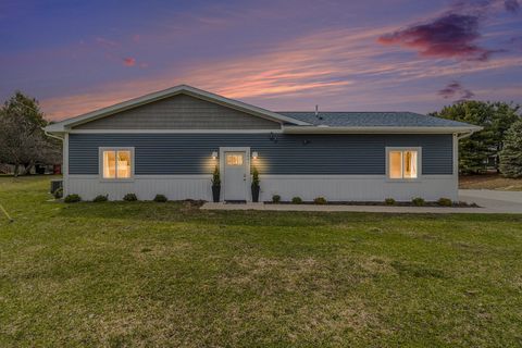 Photo of 1641 N Arrowhead Drive, Mears, MI 49436 (MLS # 26013507)