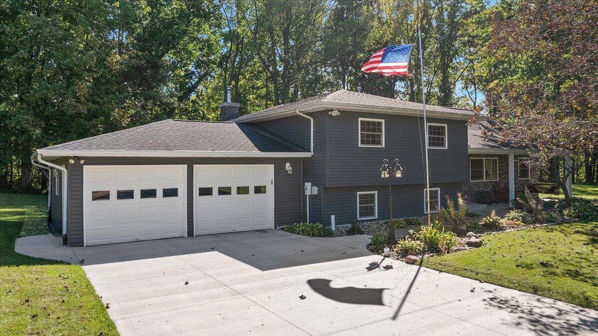 6388 Sycamore Bluff