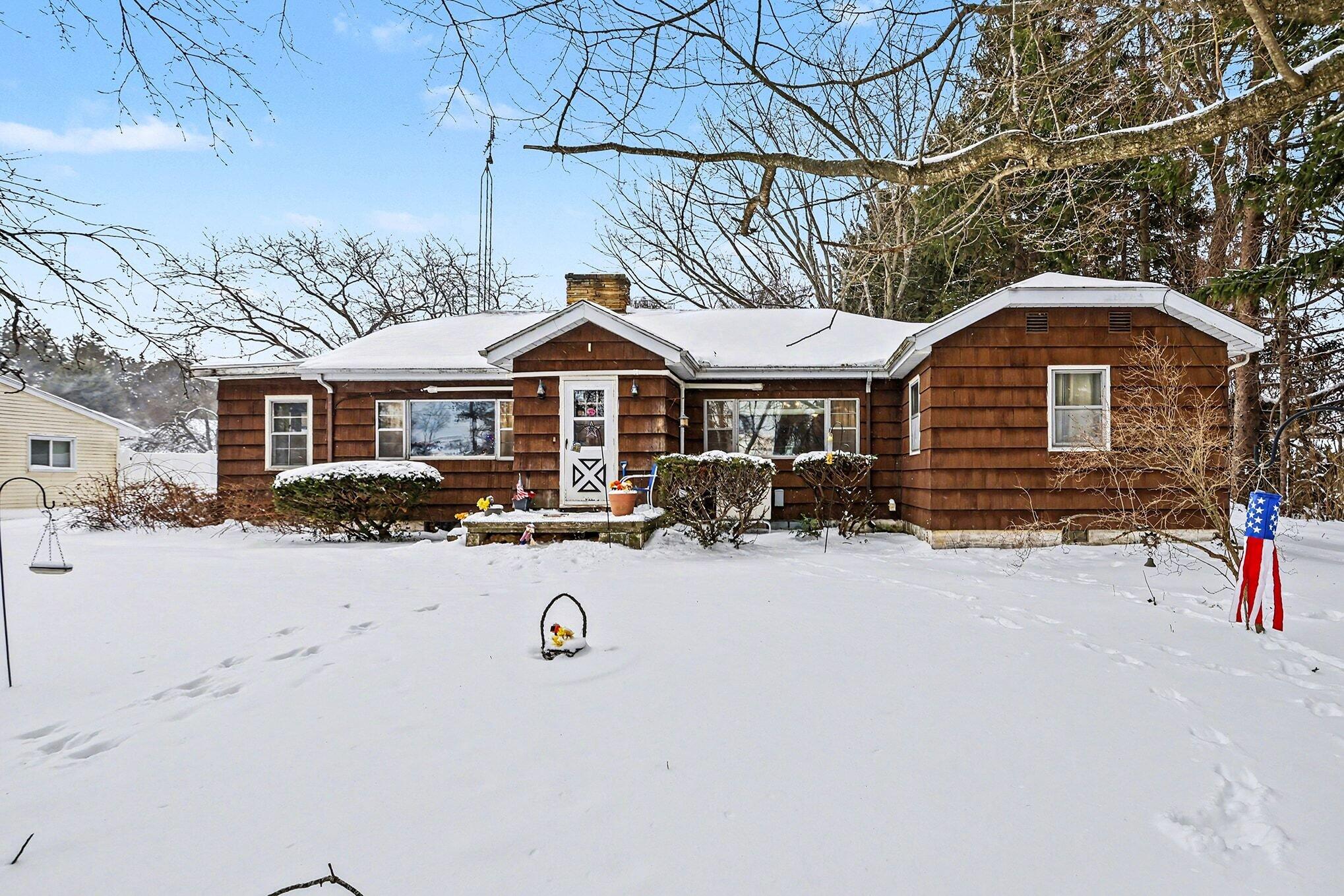 3633 Lakeshore Drive