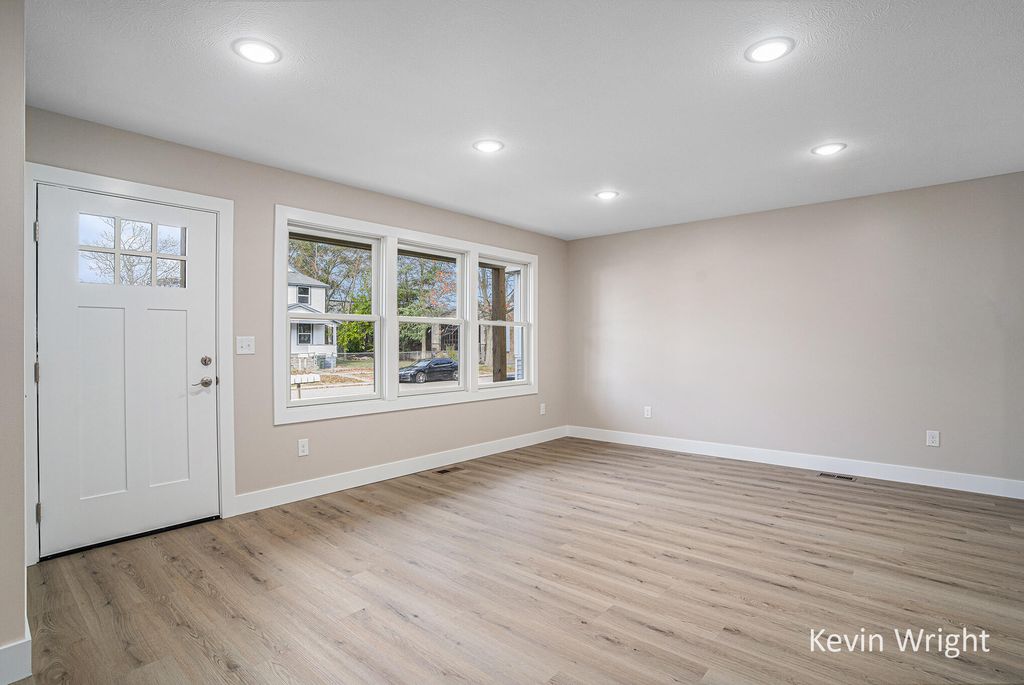 Photo of 213 Merrill Avenue, Muskegon, MI 49441 (MLS # 25057218)