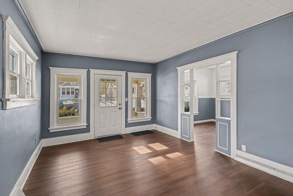 Photo of 1235 Sheldon Street, Jackson, MI 49203 (MLS # 26005372)