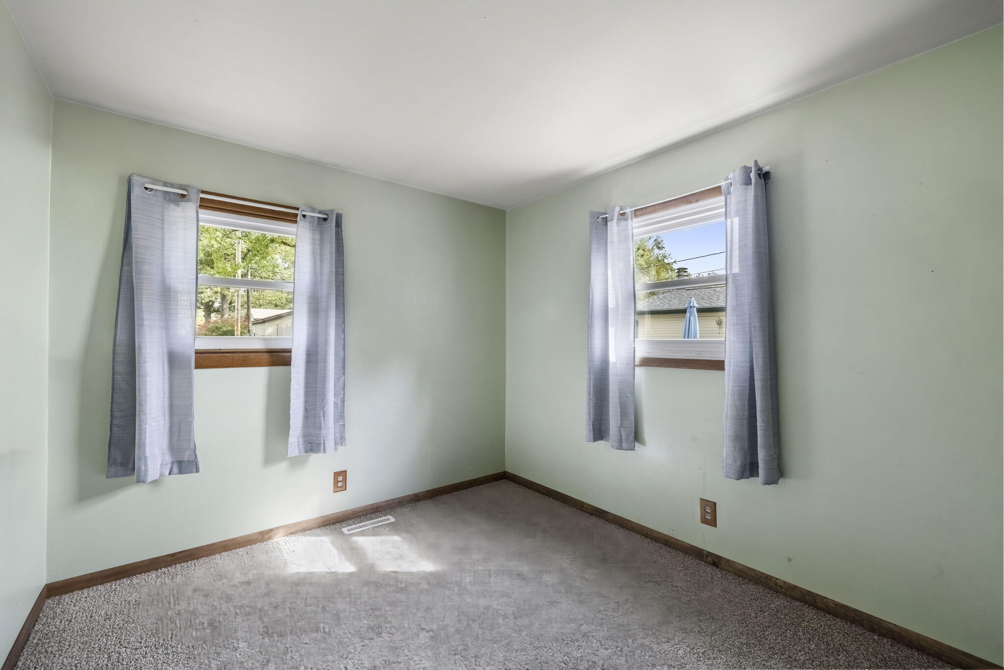 New Buffalo, Michigan 49117, United States, 3 Bedrooms Bedrooms, ,1 BathroomBathrooms,Residential,Active,230476