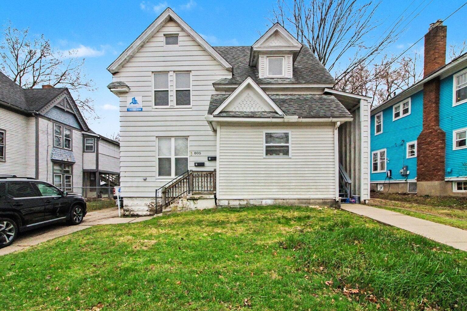 718 Lowell Street