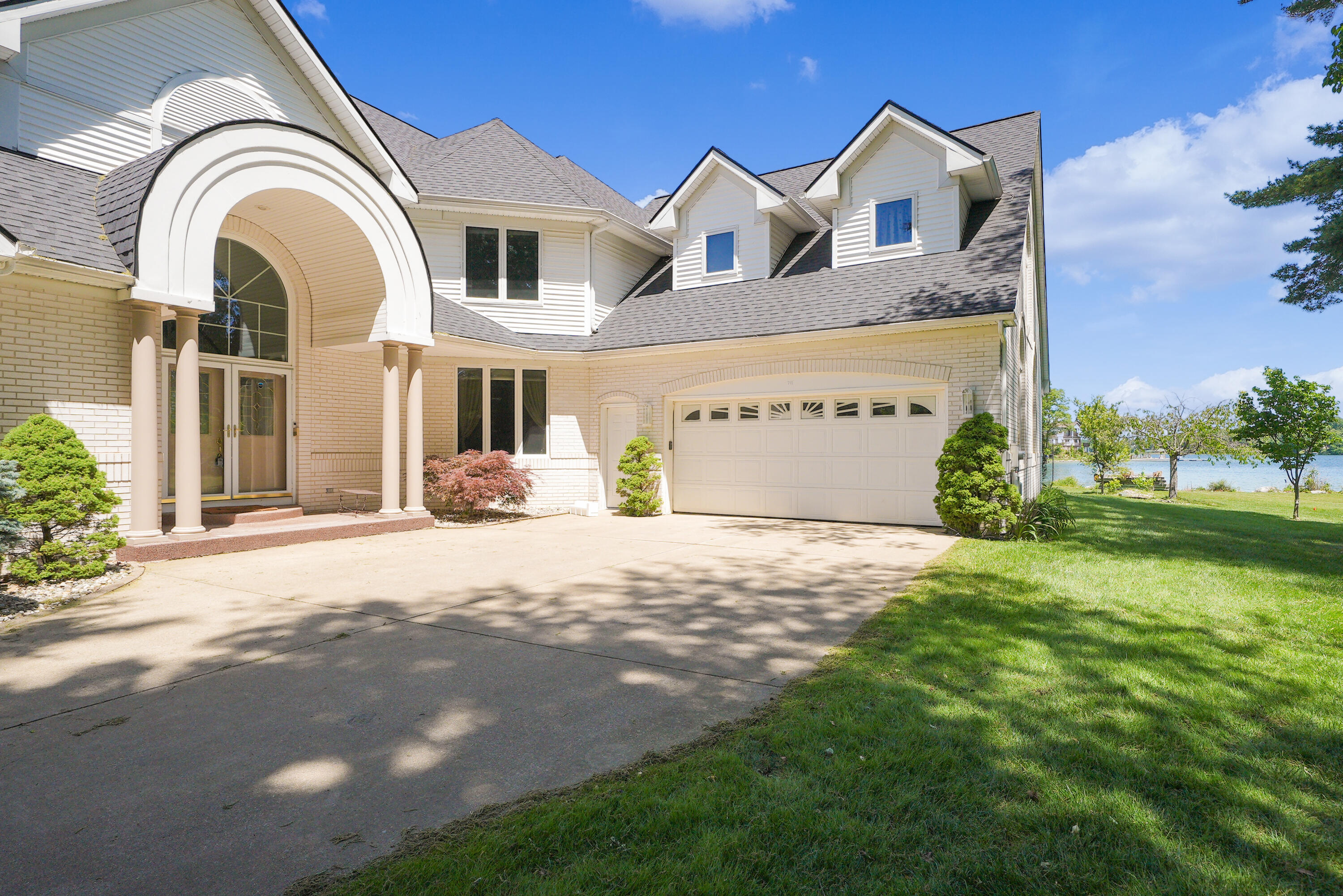 711 Windamere Boulevard