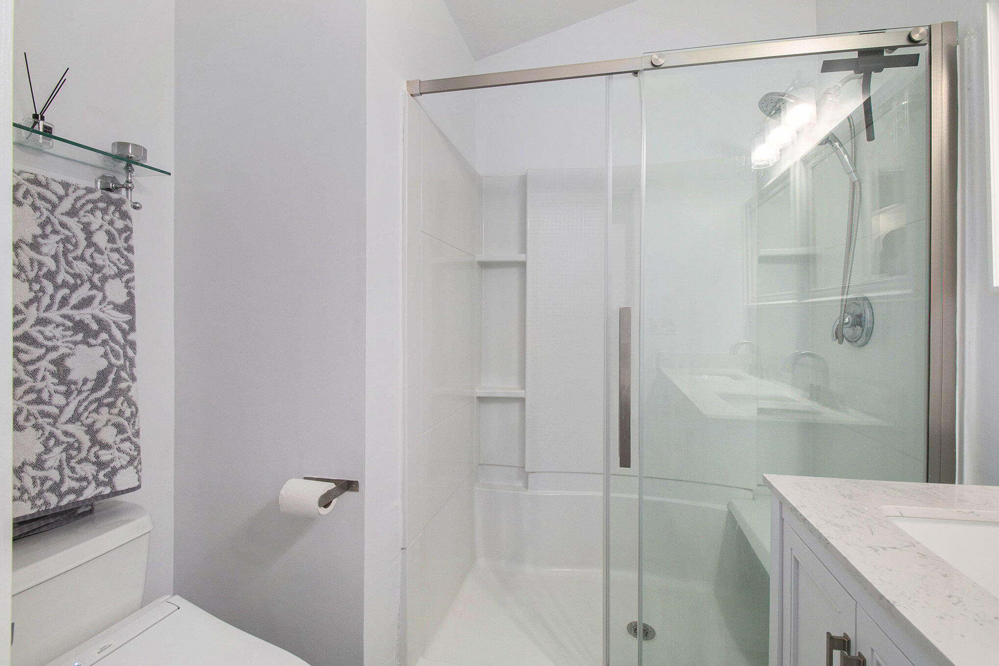 Ann Arbor, Michigan 48103, United States, 5 Bedrooms Bedrooms, ,4 BathroomsBathrooms,Residential,Pending,1464