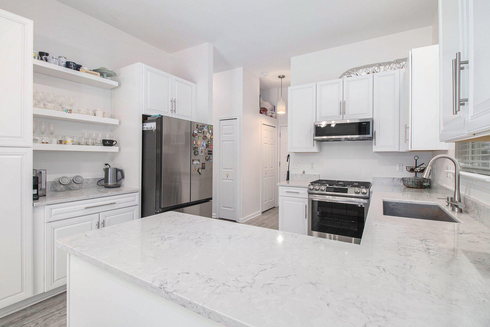 Ann Arbor, Michigan 48103, United States, 5 Bedrooms Bedrooms, ,4 BathroomsBathrooms,Residential,Pending,1464