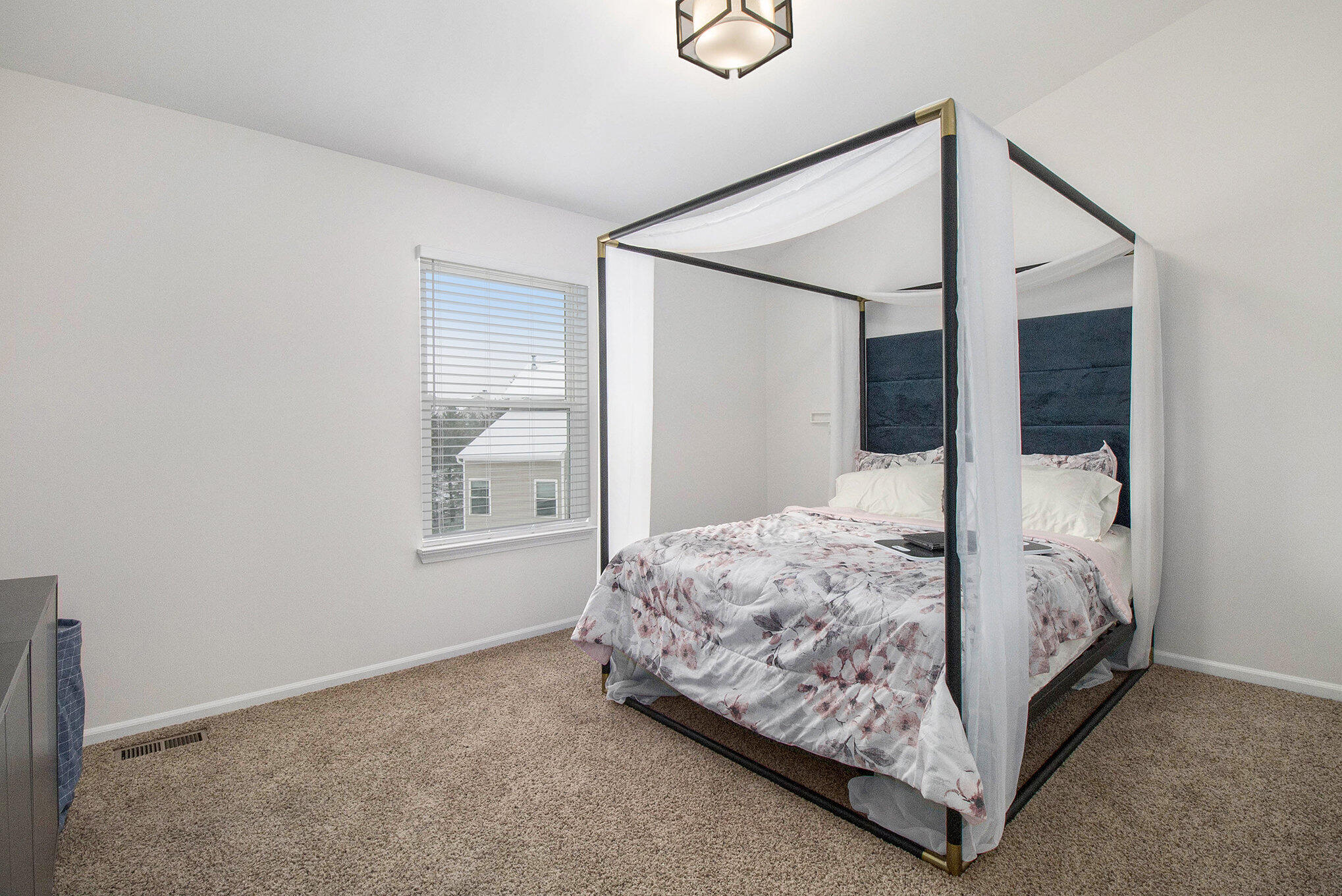 Ann Arbor, Michigan 48103, United States, 5 Bedrooms Bedrooms, ,4 BathroomsBathrooms,Residential,Pending,1464