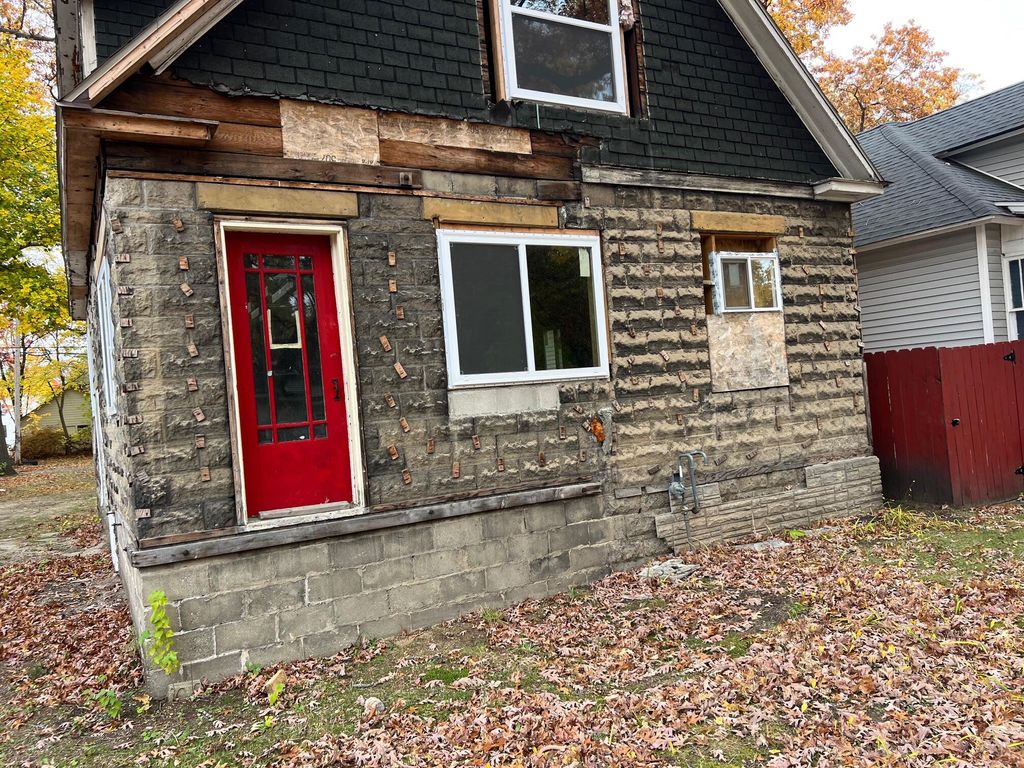 Photo of 1756 Elwood Street, Muskegon, MI 49442 (MLS # 25058120)