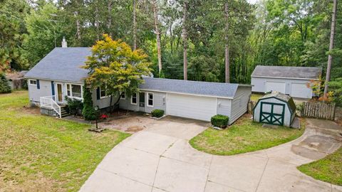 Photo of 490 17 Mile Road, Kent City, MI 49330 (MLS # 25041083)