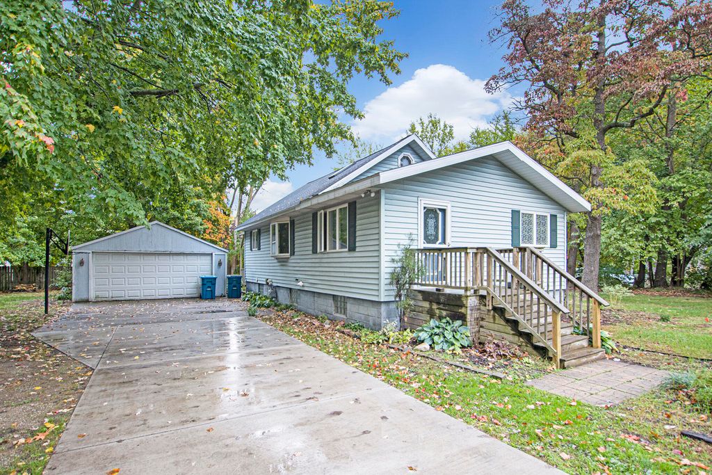 Photo of 14877 160th Avenue, Grand Haven, MI 49417 (MLS # 25052938)