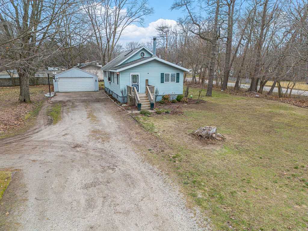 Photo of 14877 160th Avenue, Grand Haven, MI 49417 (MLS # 25052938)