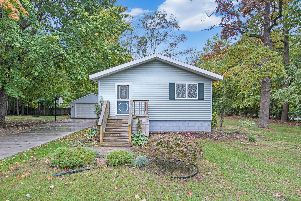 Photo of 14877 160th Avenue, Grand Haven, MI 49417 (MLS # 25052938)