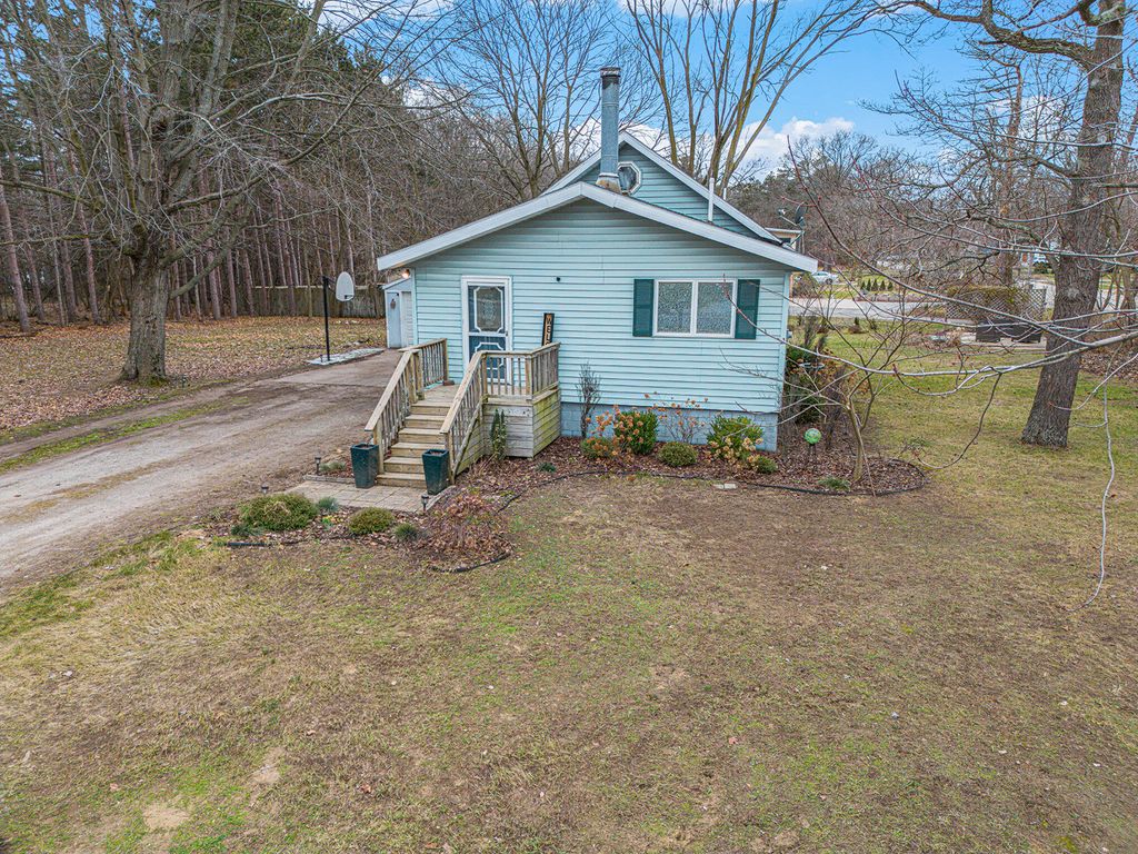 Photo of 14877 160th Avenue, Grand Haven, MI 49417 (MLS # 25052938)