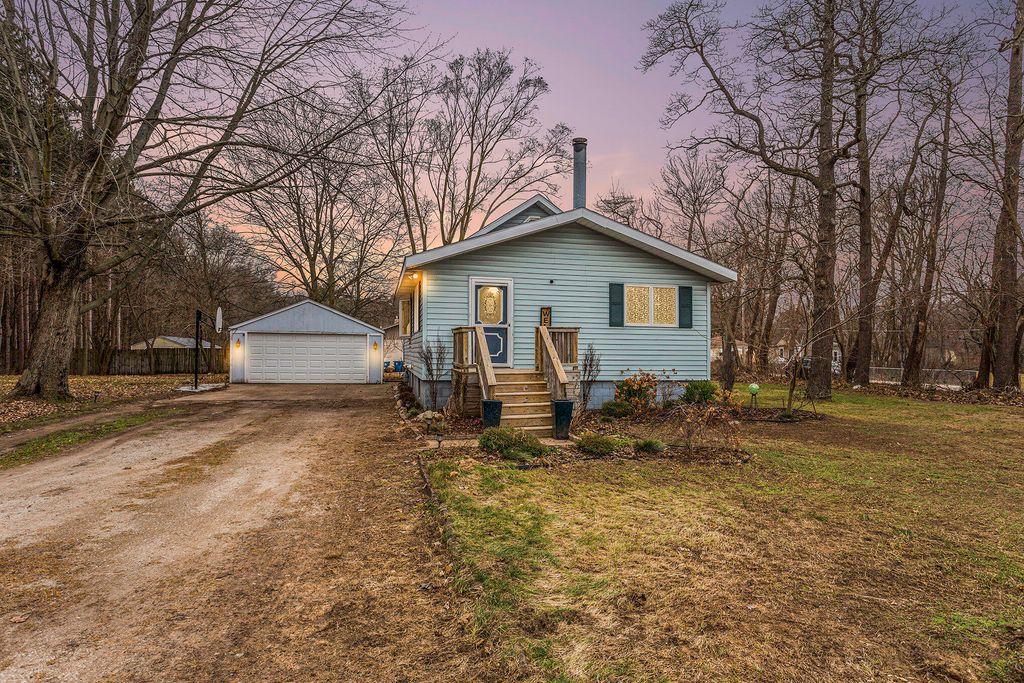 Photo of 14877 160th Avenue, Grand Haven, MI 49417 (MLS # 25052938)