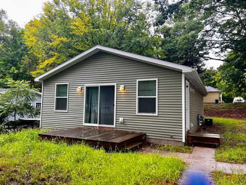 Photo of 191 Bonnie Street, Ludington, MI 49431 (MLS # 25045224)