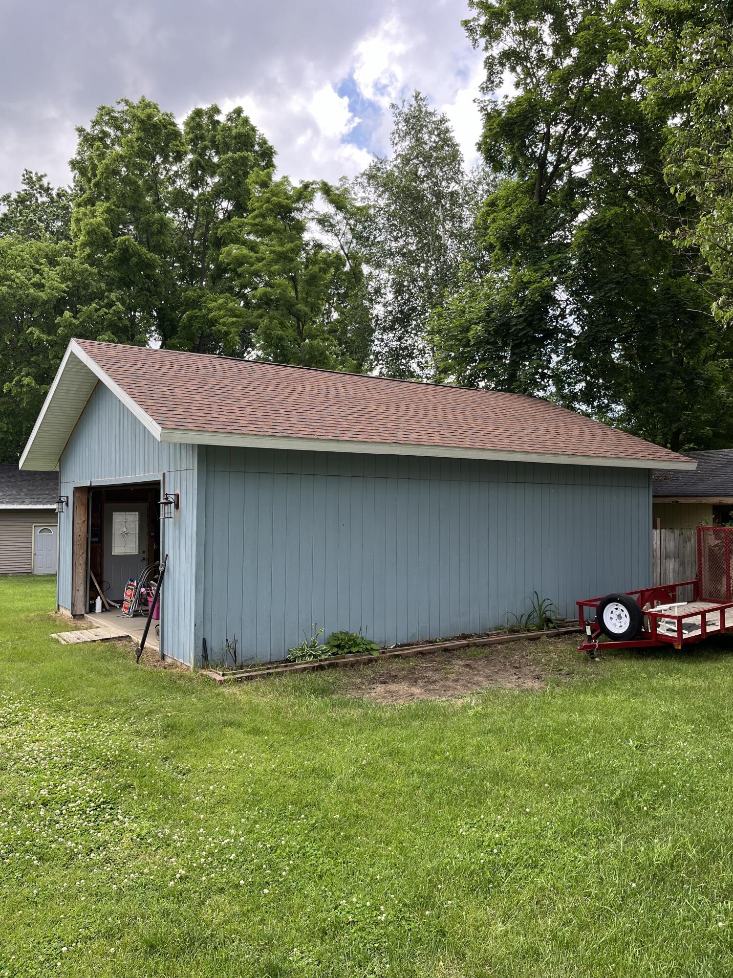 Paw Paw, Michigan 49079, United States, 5 Bedrooms Bedrooms, ,3 BathroomsBathrooms,Residential,Active,137734