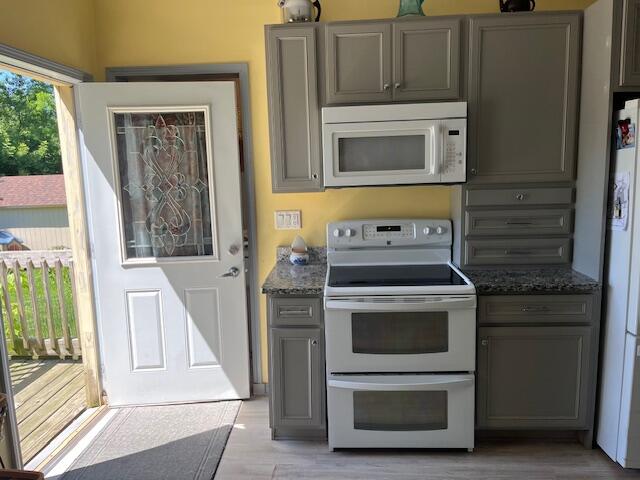 Paw Paw, Michigan 49079, United States, 5 Bedrooms Bedrooms, ,3 BathroomsBathrooms,Residential,Active,137734