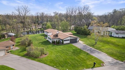2330 N Pine Center Drive West Bloomfield MI 48323