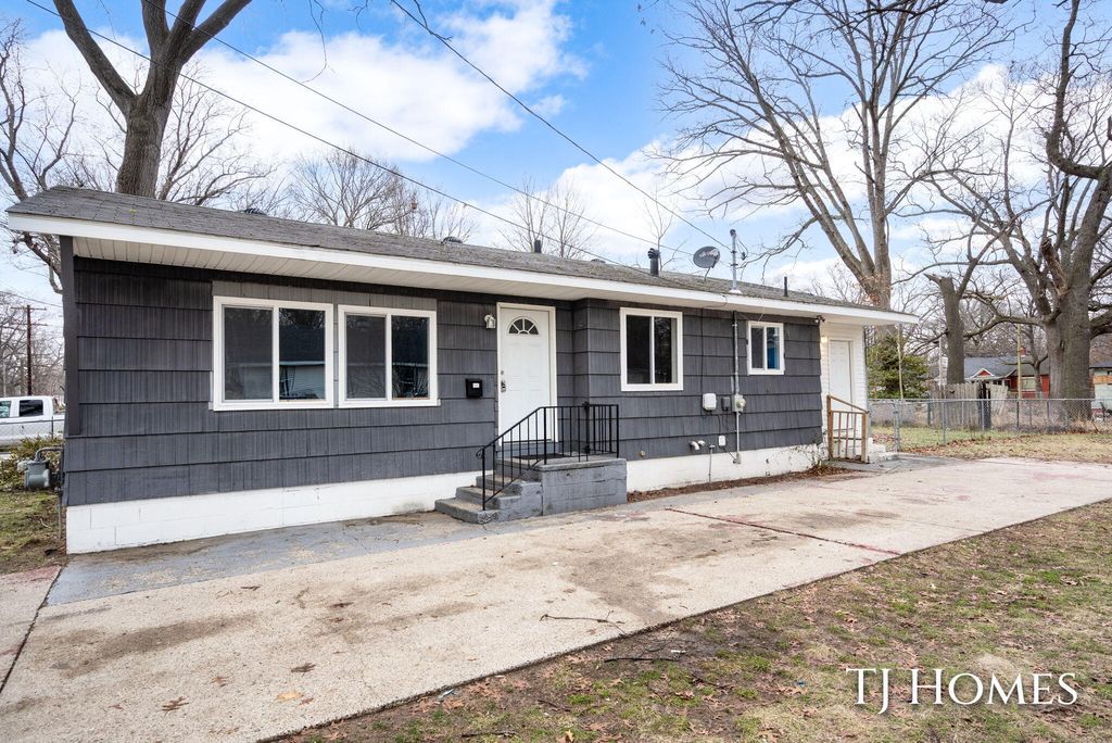 Photo of 3220-3224 Jefferson Street, Muskegon, MI 49444 (MLS # 26001808)