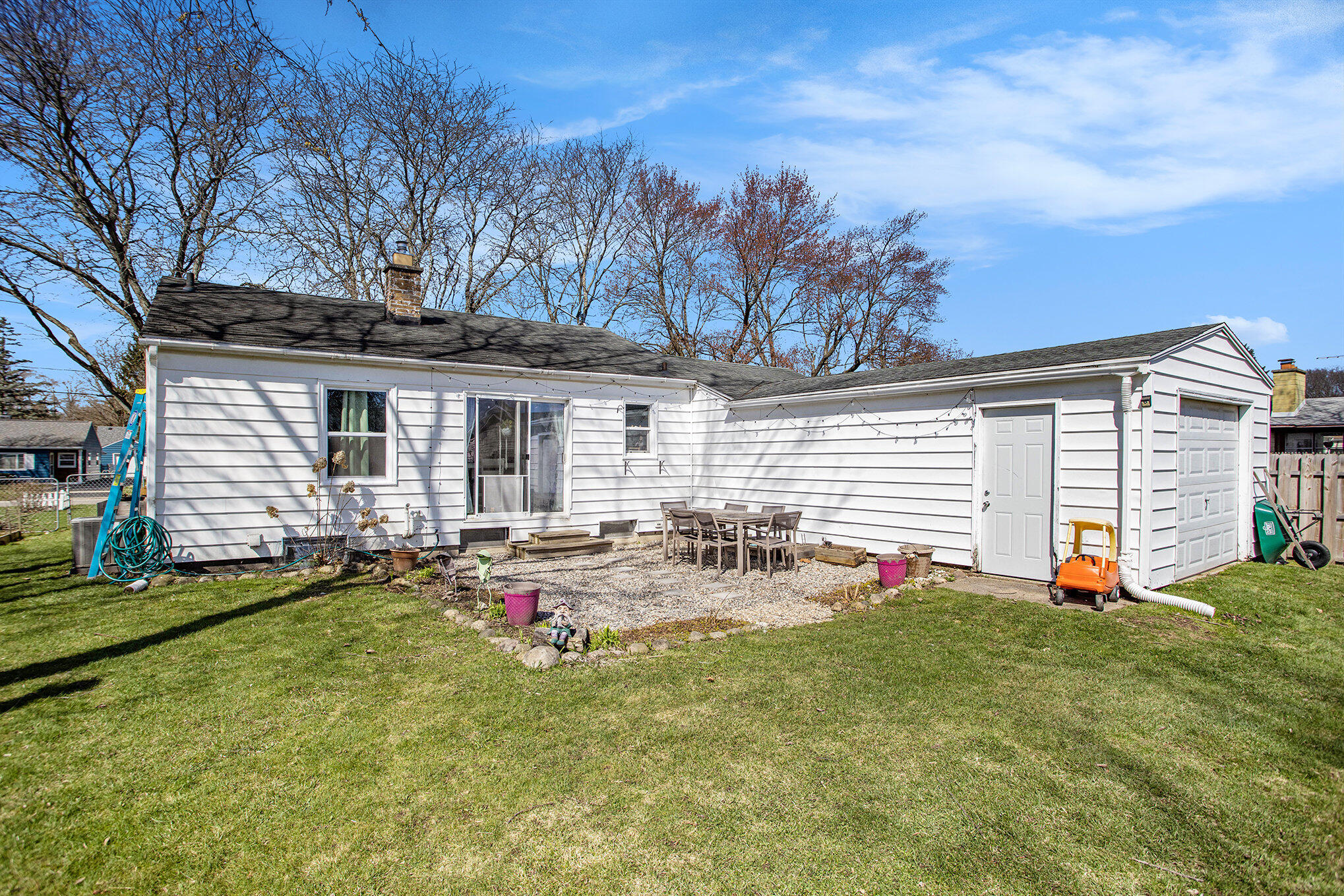 Kalamazoo, Michigan 49048, United States, 2 Bedrooms Bedrooms, ,1 BathroomBathrooms,Residential,Pending,102999