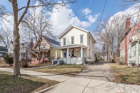 Photo of 510 Hiscock Street, Ann Arbor, MI 48103 (MLS # 26012196)