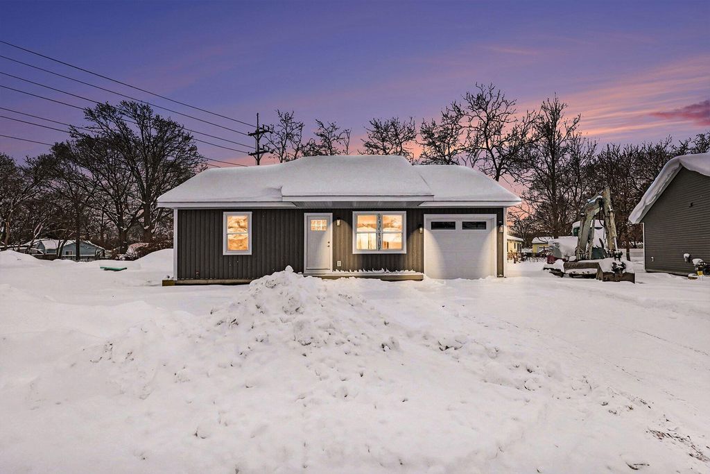 Photo of 983 Ducey Avenue, Muskegon, MI 49442 (MLS # 26005379)