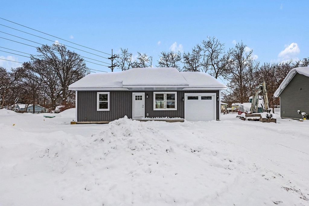 Photo of 983 Ducey Avenue, Muskegon, MI 49442 (MLS # 26005379)