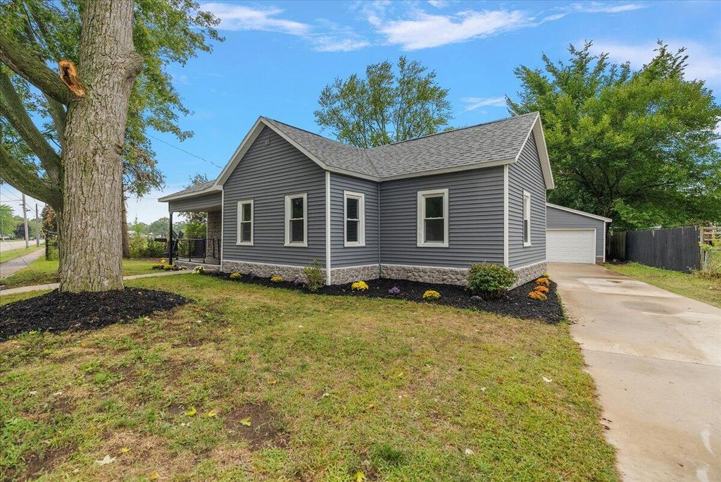 Photo of 984 Evanston Avenue, Muskegon, MI 49442 (MLS # 26015127)