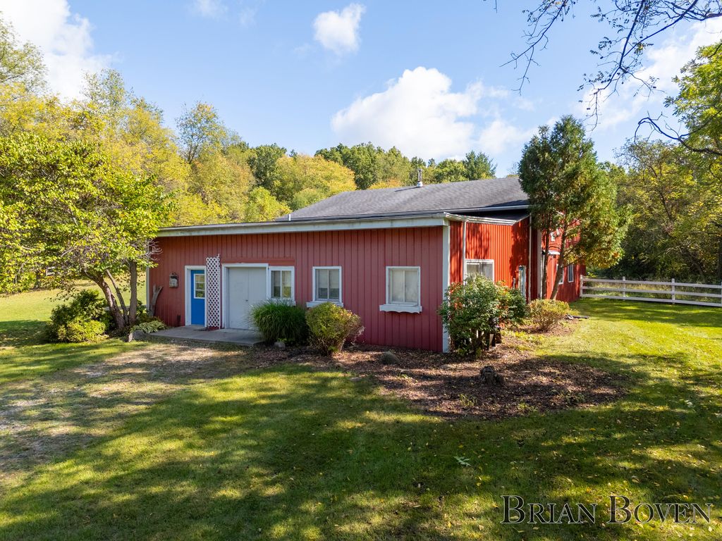 Photo of 9024 Algoma Avenue NE, Rockford, MI 49341 (MLS # 25049508)