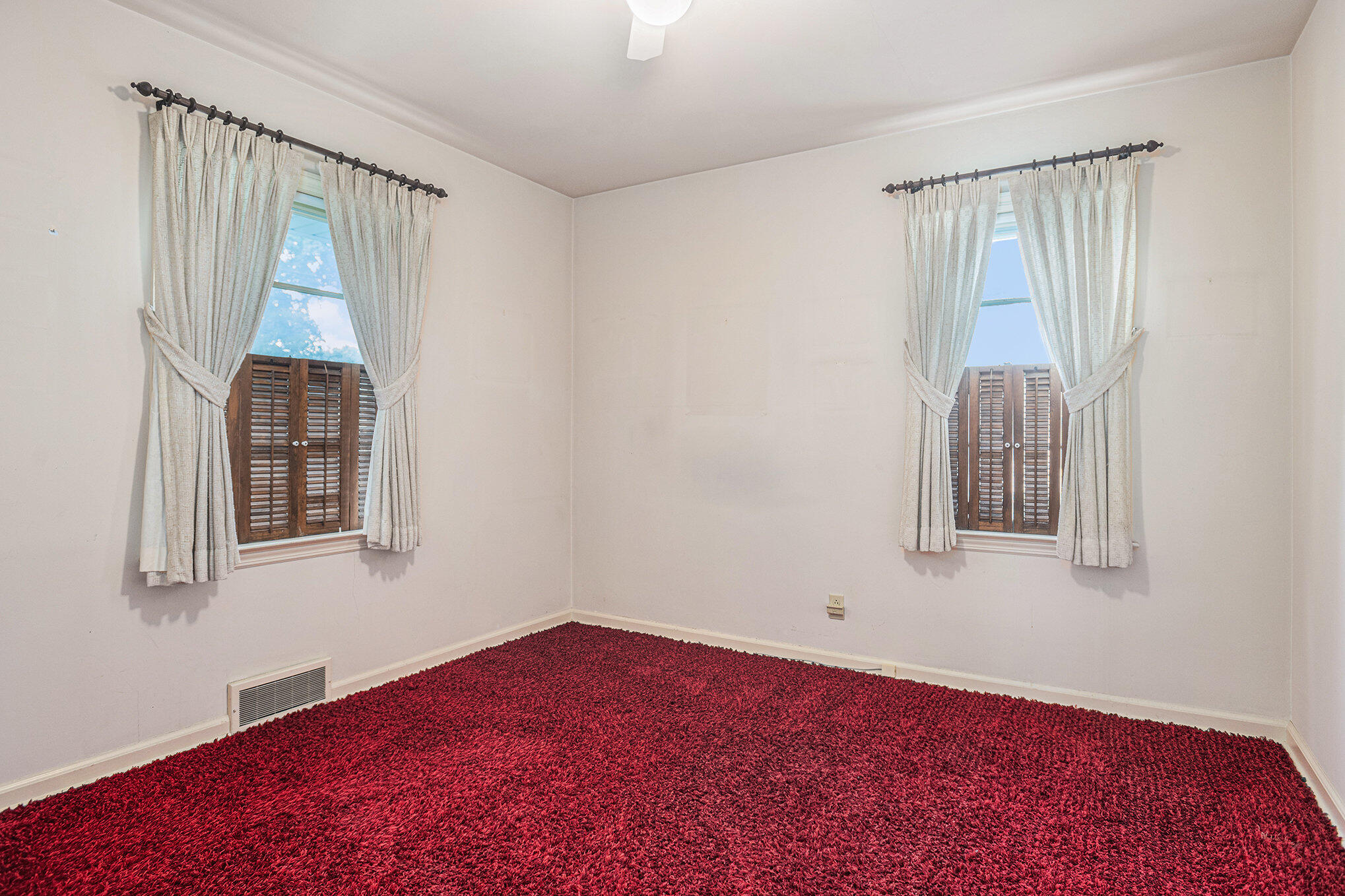 Kalamazoo, Michigan 49004, United States, 3 Bedrooms Bedrooms, ,2 BathroomsBathrooms,Residential,Active,170244