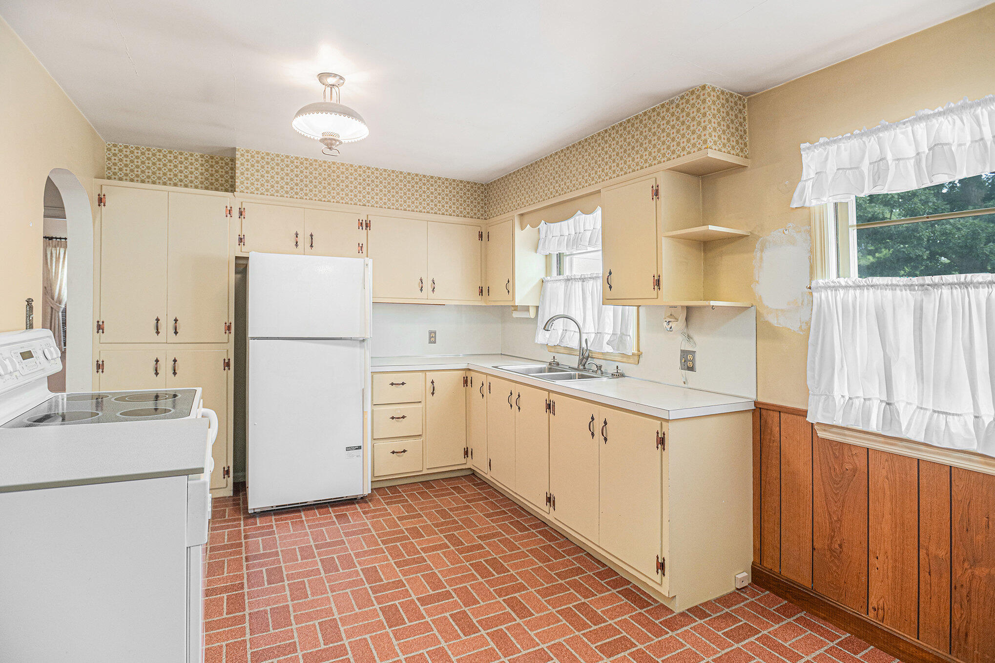 Kalamazoo, Michigan 49004, United States, 3 Bedrooms Bedrooms, ,2 BathroomsBathrooms,Residential,Active,170244