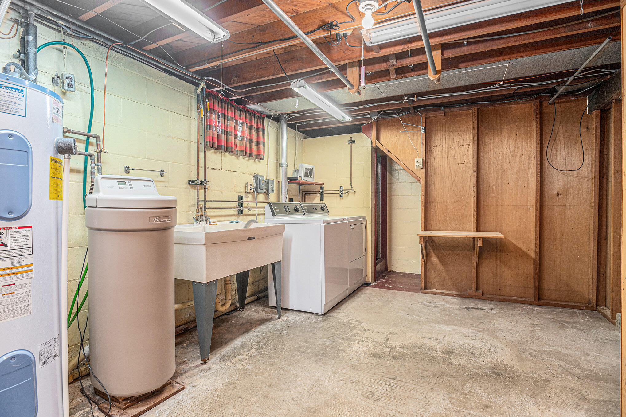 Kalamazoo, Michigan 49004, United States, 3 Bedrooms Bedrooms, ,2 BathroomsBathrooms,Residential,Active,170244