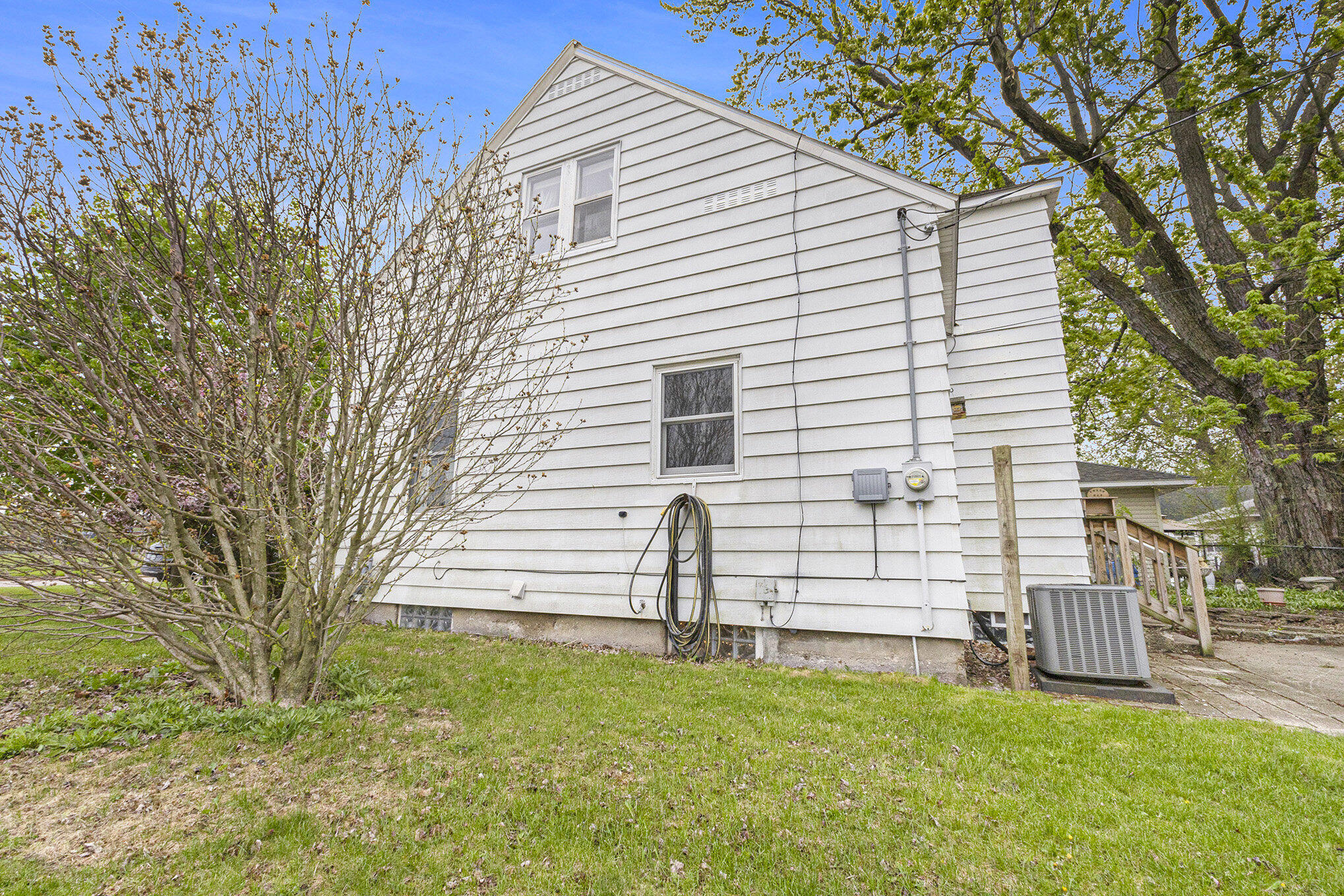 Hudsonville, Michigan 49426, United States, 4 Bedrooms Bedrooms, ,1 BathroomBathrooms,Residential,Pending,127238