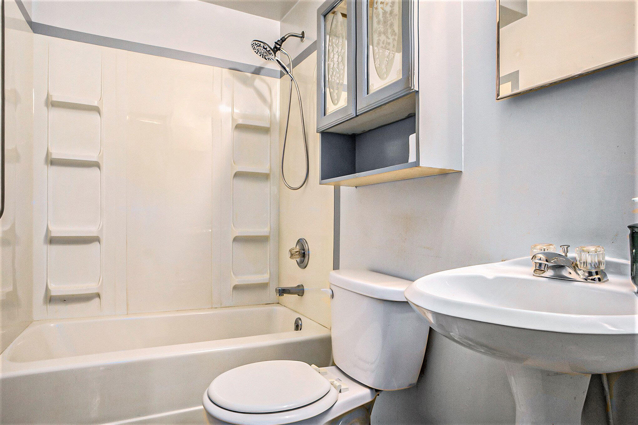 Hudsonville, Michigan 49426, United States, 4 Bedrooms Bedrooms, ,1 BathroomBathrooms,Residential,Pending,127238