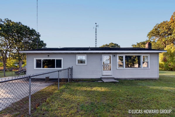 1483 YARMOUTH AVE, NORTON SHORES, MI 49444 - Image 04eeab7d5d32fb0df20ba1f60a6d2d81/1034406261