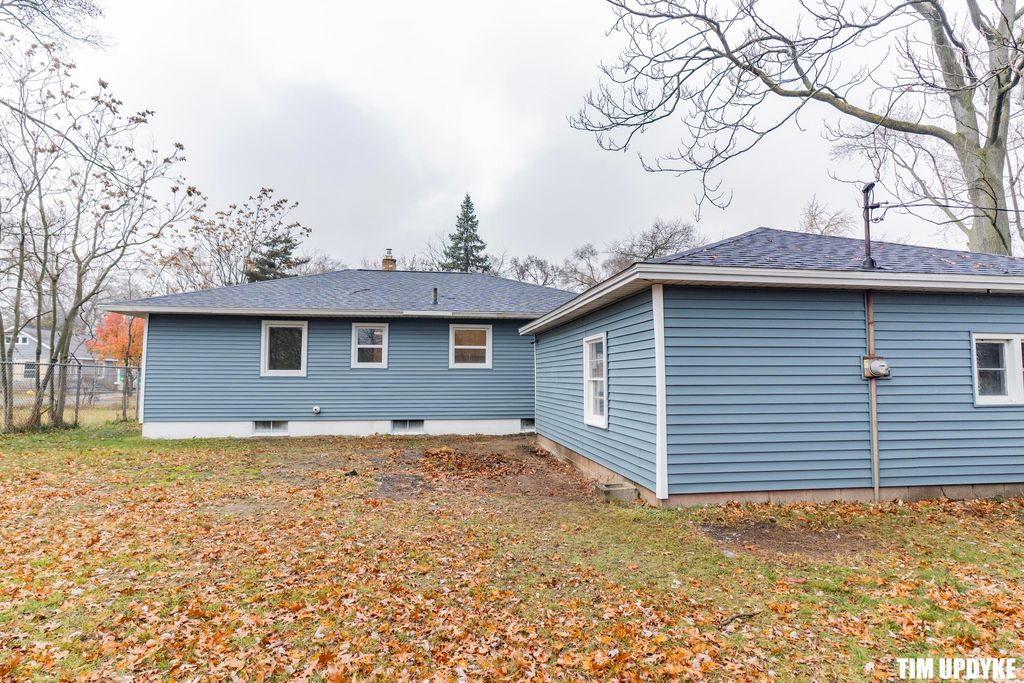 Photo of 961 Aurora Avenue, Muskegon, MI 49442 (MLS # 25060092)