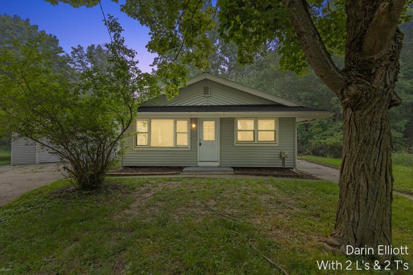 2110 WORDEN ST, LANSING, MI 48910 - Image 056dca7979b7b32a9c24ecb033ddfeda/2221847687