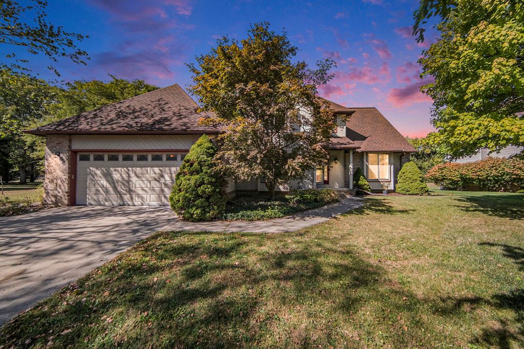 Photo of 1421 Kimlee Court, Chelsea, MI 48118 (MLS # 25050929)