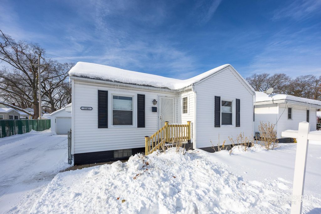 Photo of 2545 Glenside Boulevard, Muskegon, MI 49441 (MLS # 25058274)