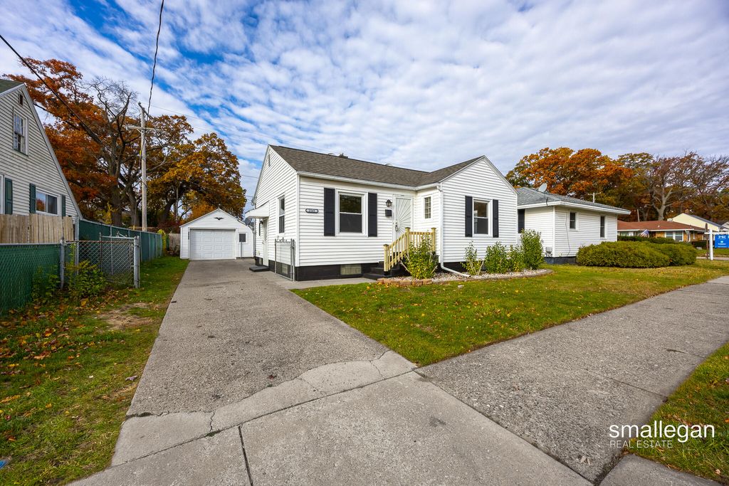 Photo of 2545 Glenside Boulevard, Muskegon, MI 49441 (MLS # 25058274)