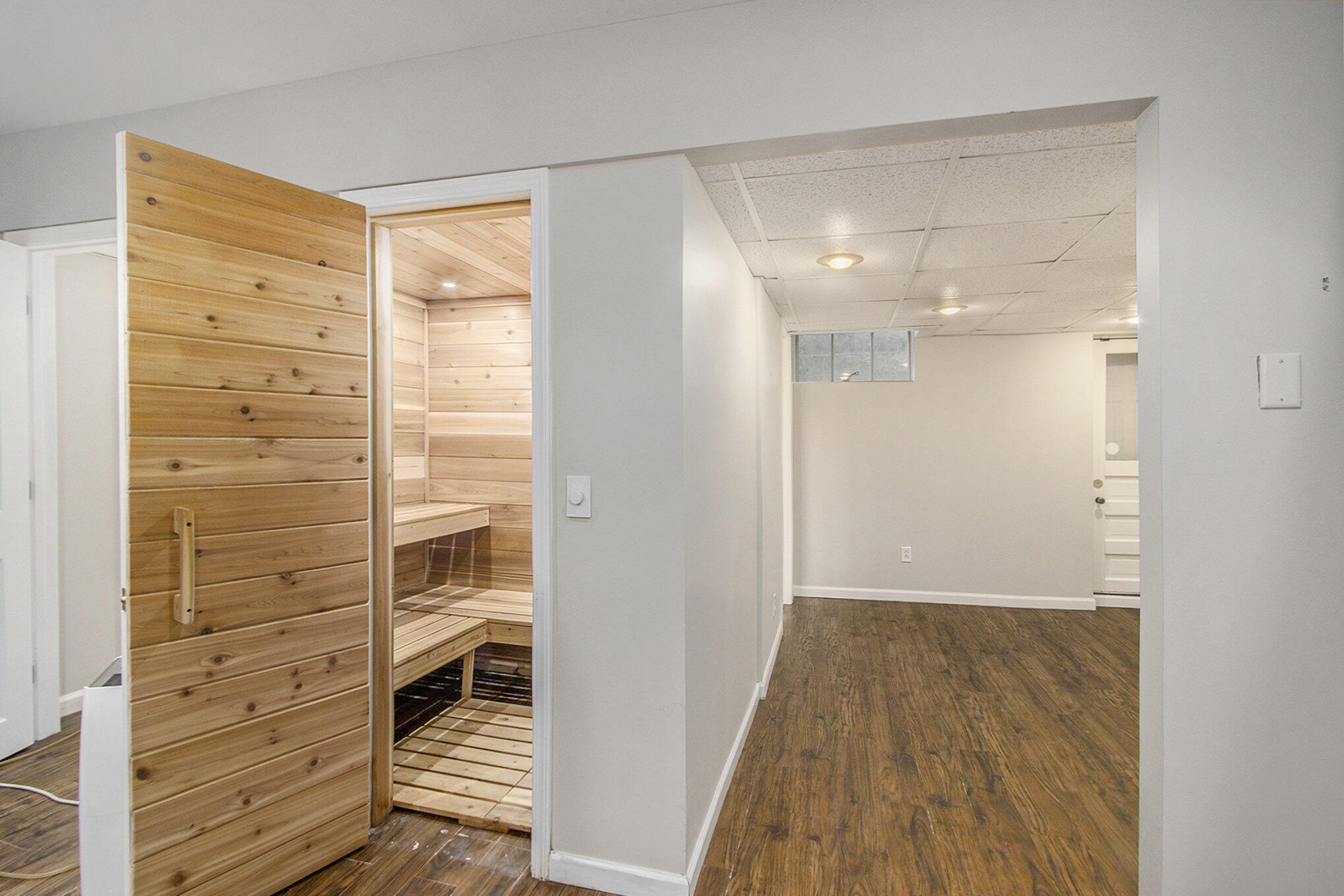 Kalamazoo, Michigan 49008, United States, 4 Bedrooms Bedrooms, ,3 BathroomsBathrooms,Residential,Active,133524