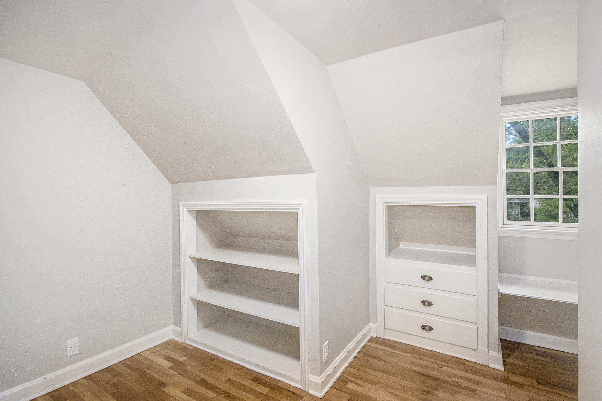 Kalamazoo, Michigan 49008, United States, 4 Bedrooms Bedrooms, ,3 BathroomsBathrooms,Residential,Active,133524