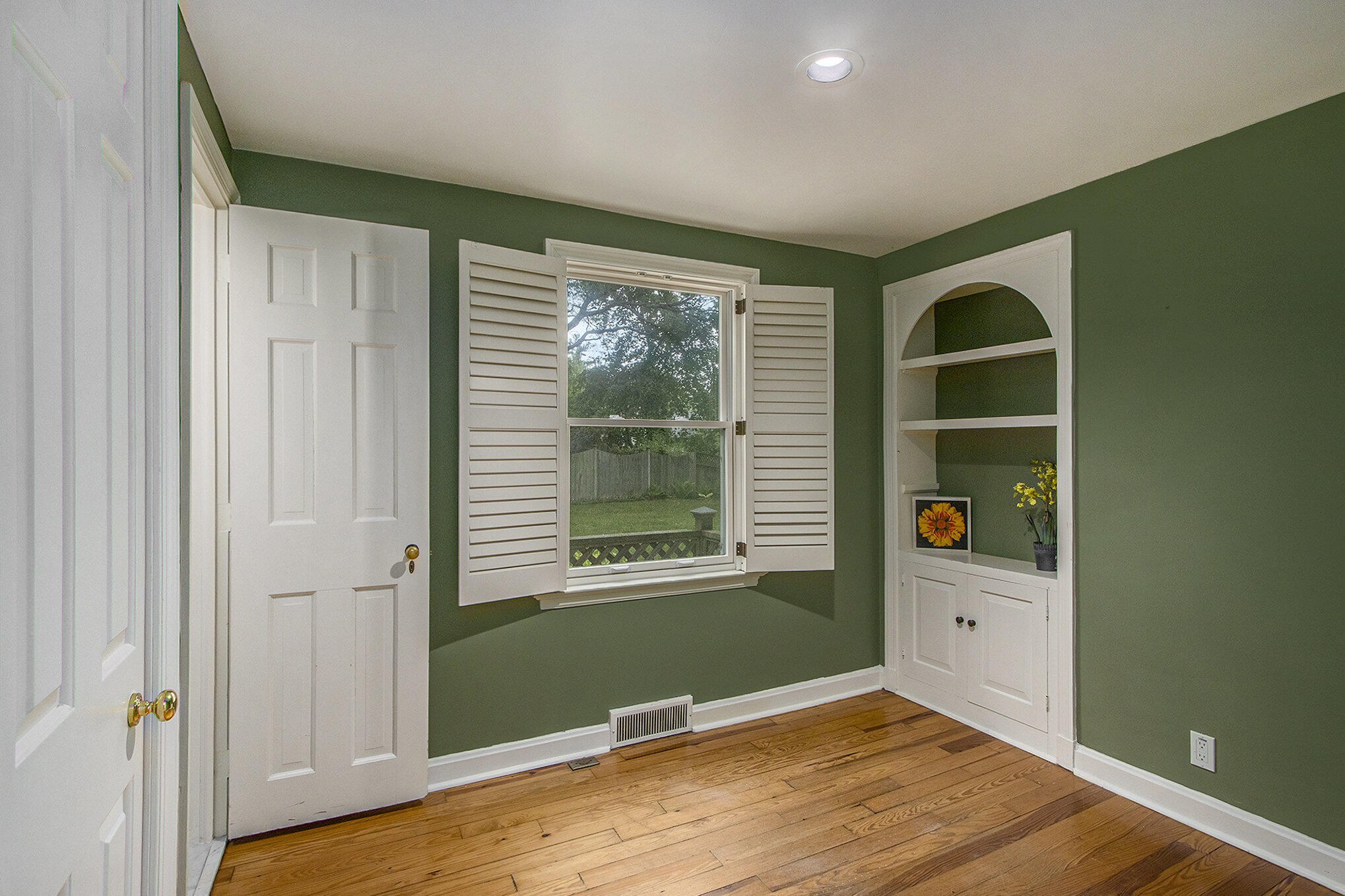 Kalamazoo, Michigan 49008, United States, 4 Bedrooms Bedrooms, ,3 BathroomsBathrooms,Residential,Active,133524