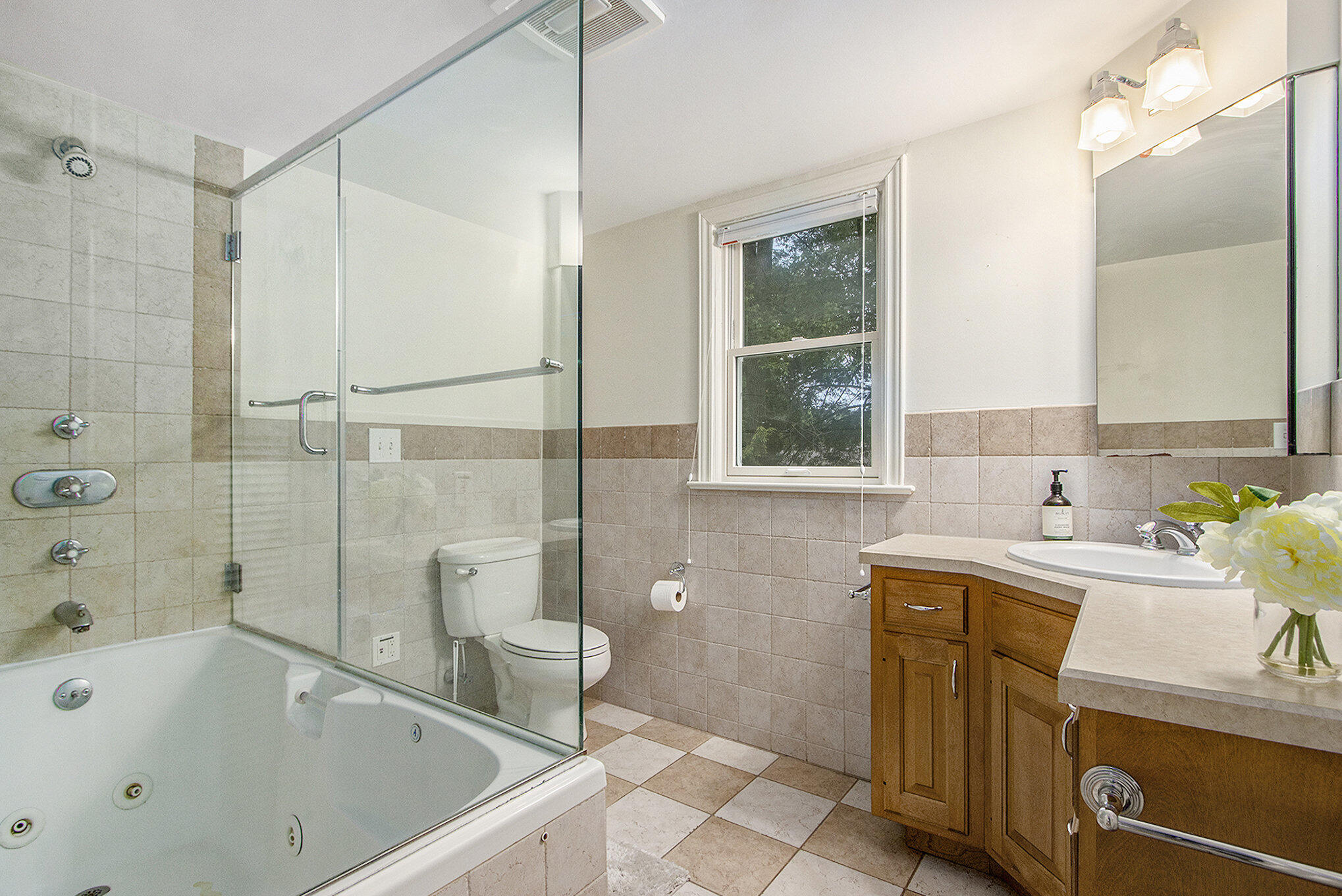 Kalamazoo, Michigan 49008, United States, 4 Bedrooms Bedrooms, ,3 BathroomsBathrooms,Residential,Active,133524