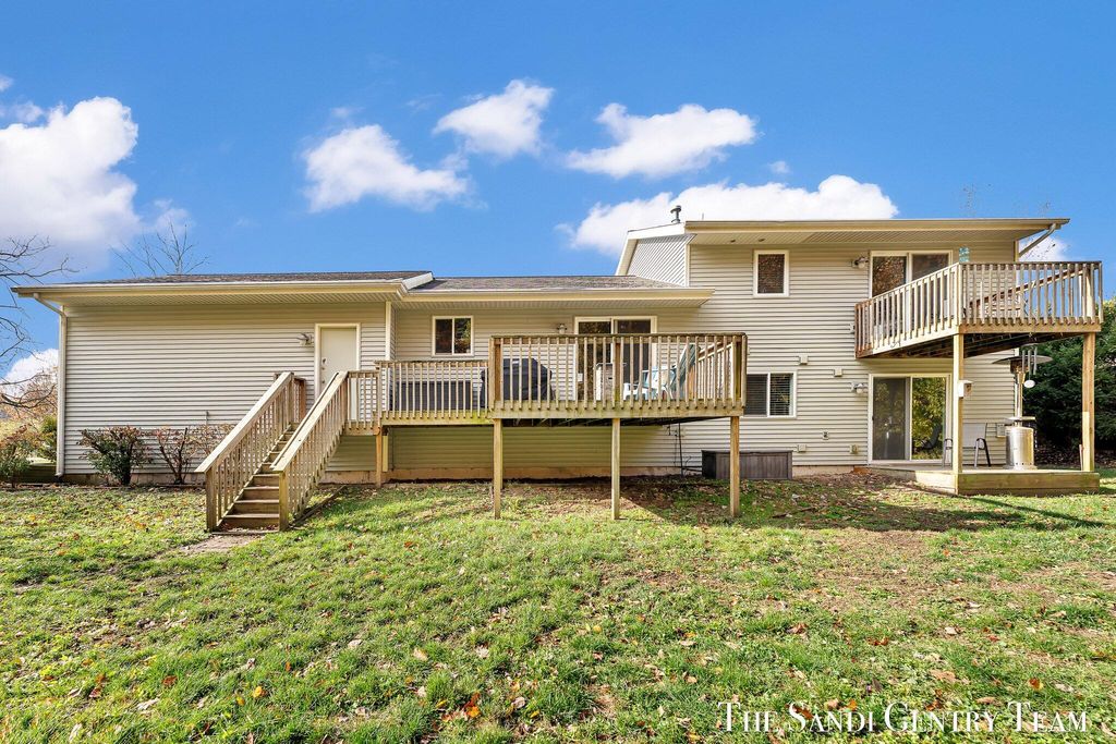 Photo of 14001 Ridgewood Drive, Holland, MI 49424 (MLS # 25057694)