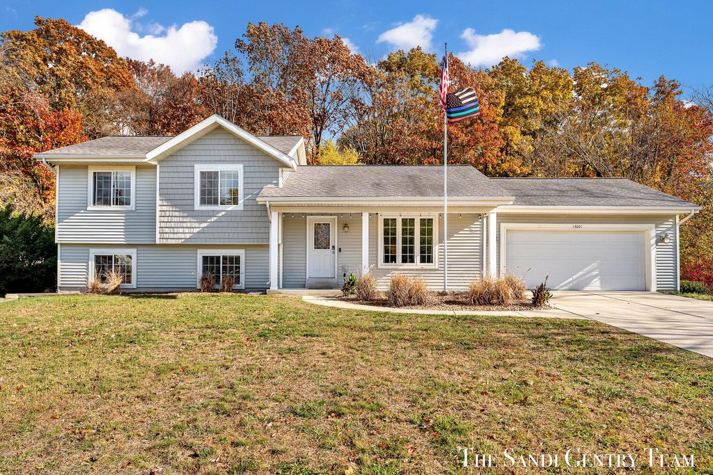 Photo of 14001 Ridgewood Drive, Holland, MI 49424 (MLS # 25057694)