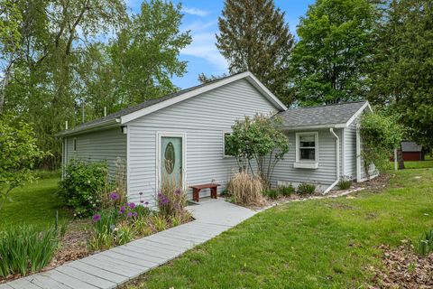 Photo of 8808 E Pierce Road, Hesperia, MI 49421 (MLS # 26008862)