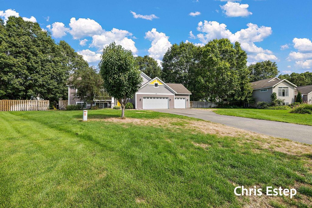 Photo of 15385 Meadowlark Drive, Grand Haven, MI 49417 (MLS # 25044335)