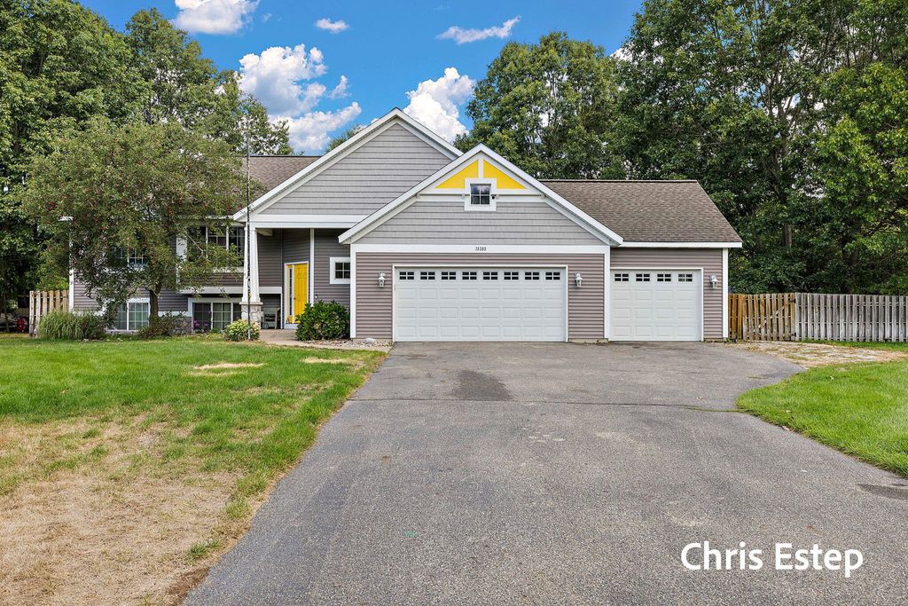 Photo of 15385 Meadowlark Drive, Grand Haven, MI 49417 (MLS # 25044335)
