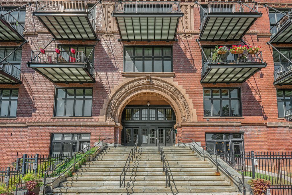 Photo of 600 Broadway Avenue NW #608, Grand Rapids, MI 49504 (MLS # 23011095)